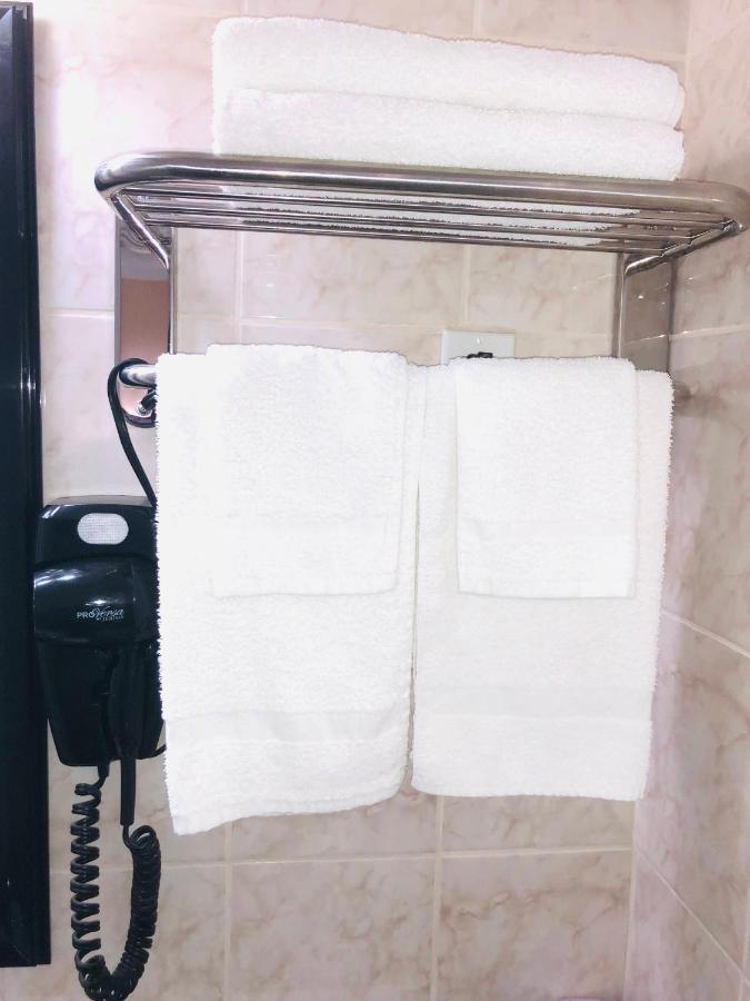 Perth Plaza Inn & Suites Ngoại thất bức ảnh