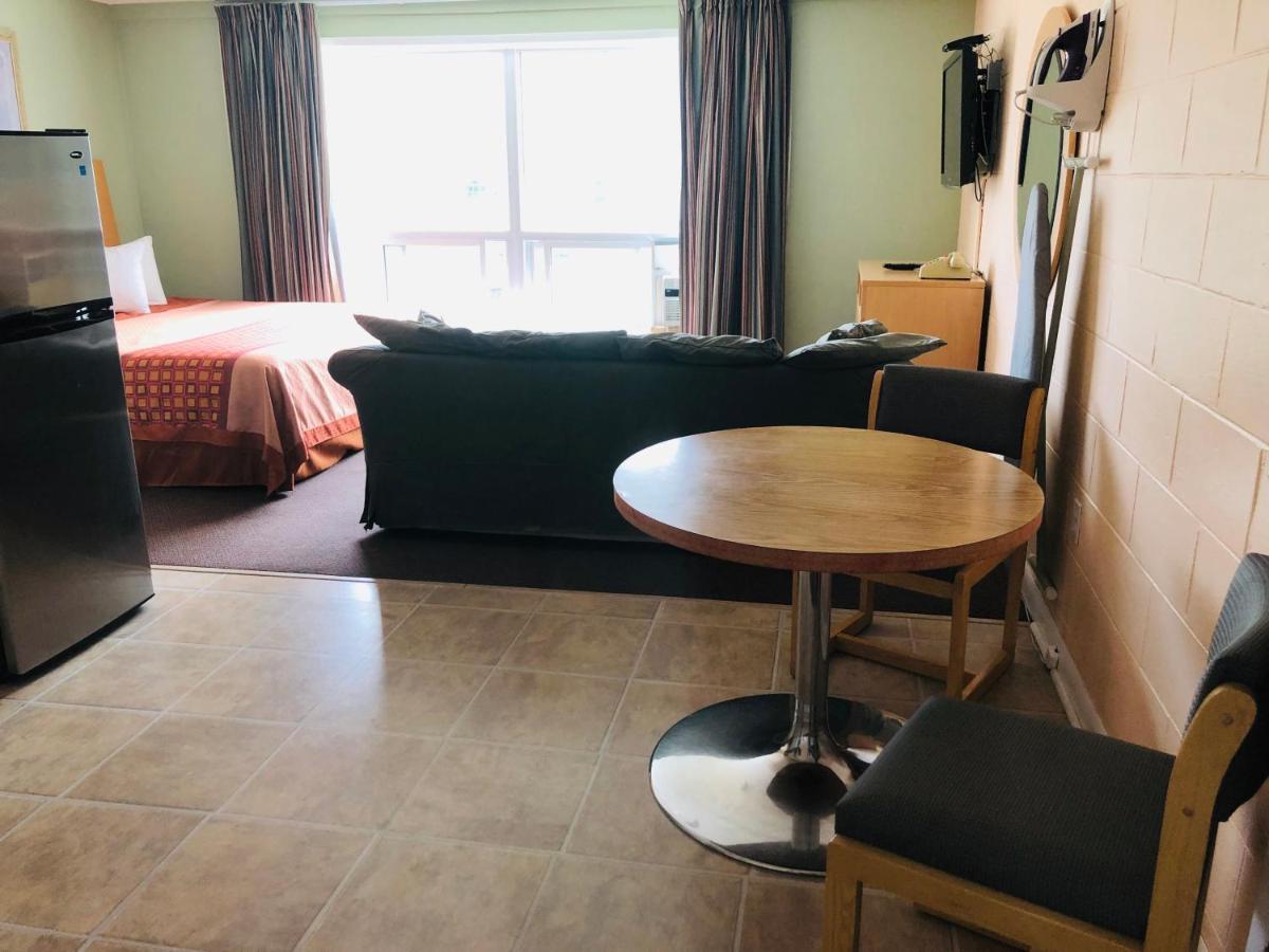 Perth Plaza Inn & Suites Ngoại thất bức ảnh