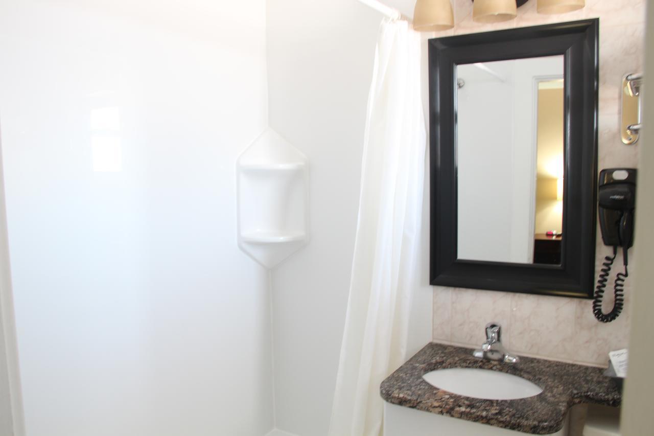 Perth Plaza Inn & Suites Ngoại thất bức ảnh