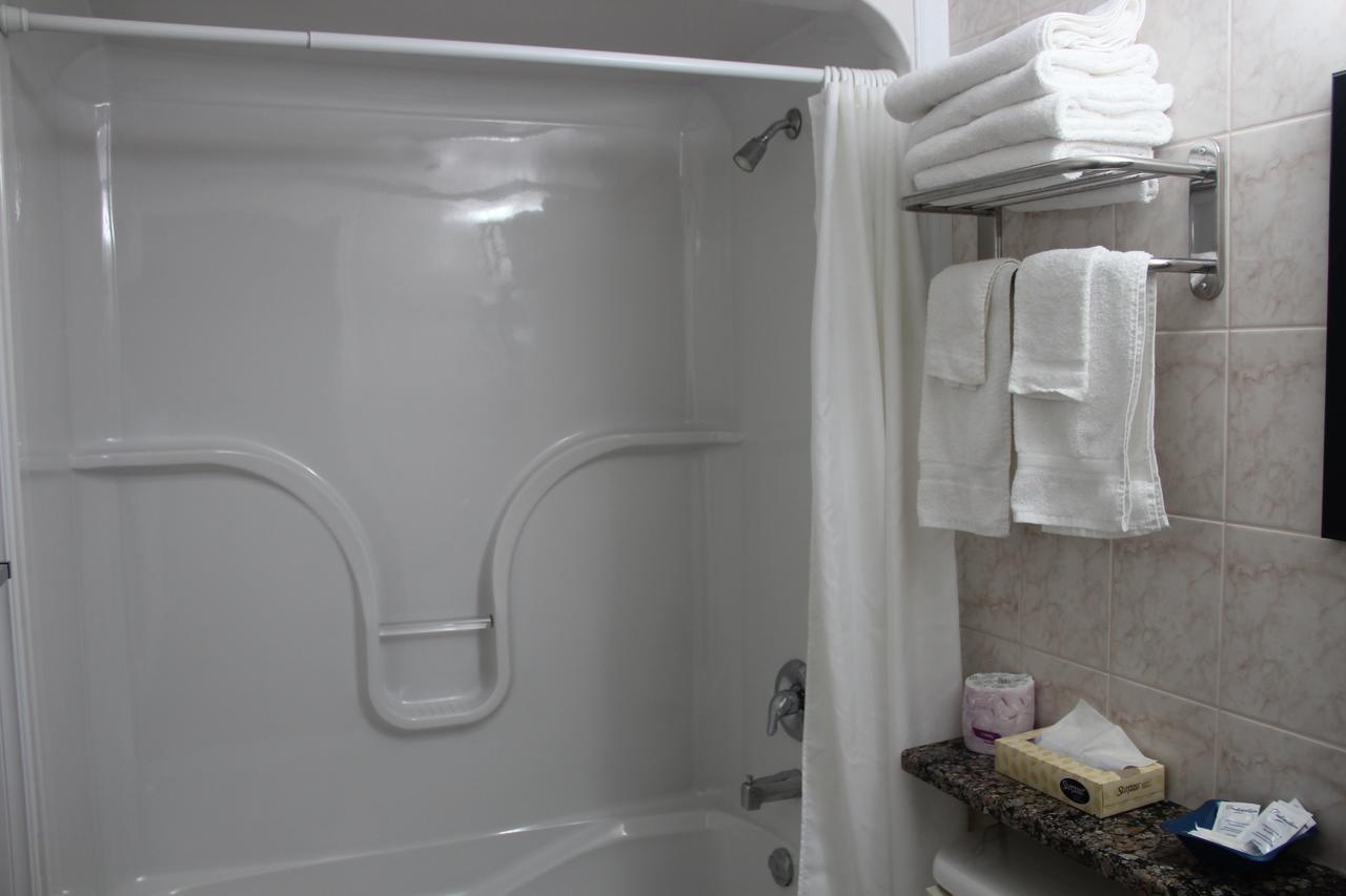 Perth Plaza Inn & Suites Ngoại thất bức ảnh